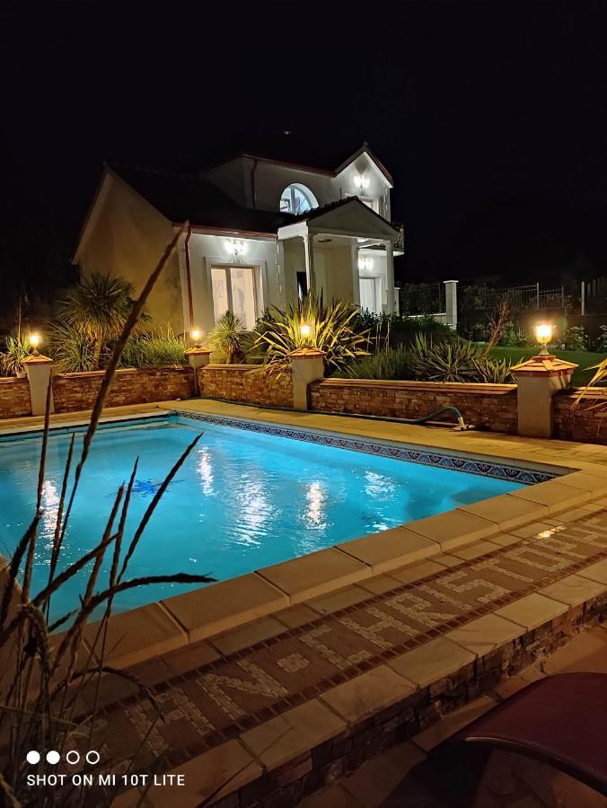 Villa Angelina Montevrain Bagian luar foto